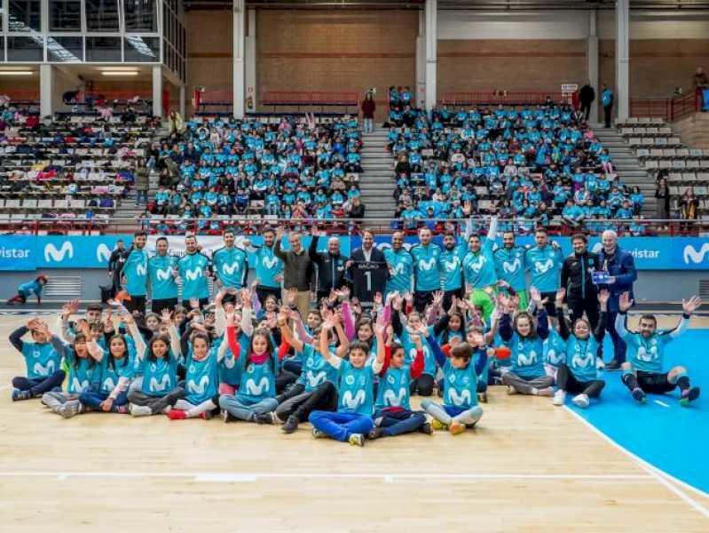 Torrejón – Aproape o mie de școlari din Torrejón de Ardoz s-au bucurat de Movistar Megacr Tour împreună cu jucătorii Movistar Inter FS…