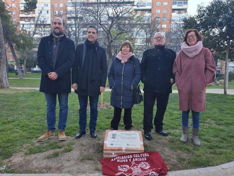 Alcalá – Inaugurarea unui stejar și a unei plăci comemorative în parcul O’Donnell în onoarea lui Elio Antonio de Nebrija