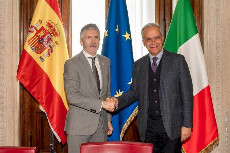 Grande-Marlaska începe cu omologul său italian runda de întâlniri internaționale pentru pregătirea președinției spaniole a UE