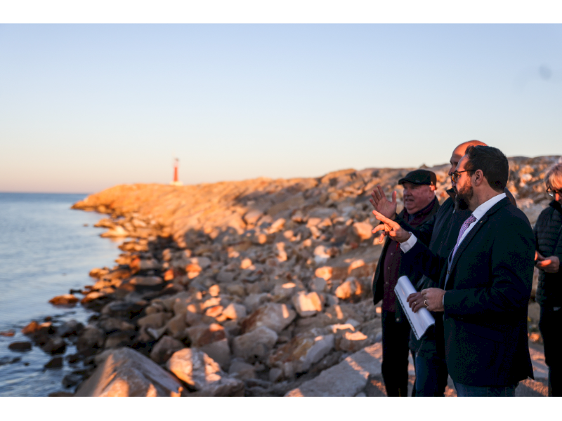 Consilierul Fernández anunță începerea redactării proiectului de construcție care va îmbunătăți digul portului din portul Les Cases d’Alcanar