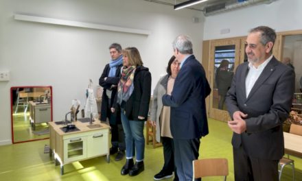 Delegatul Guvernului la Barcelona vizitează facilitățile Cuina Justa și participă la inaugurarea școlii Ernest Lluch