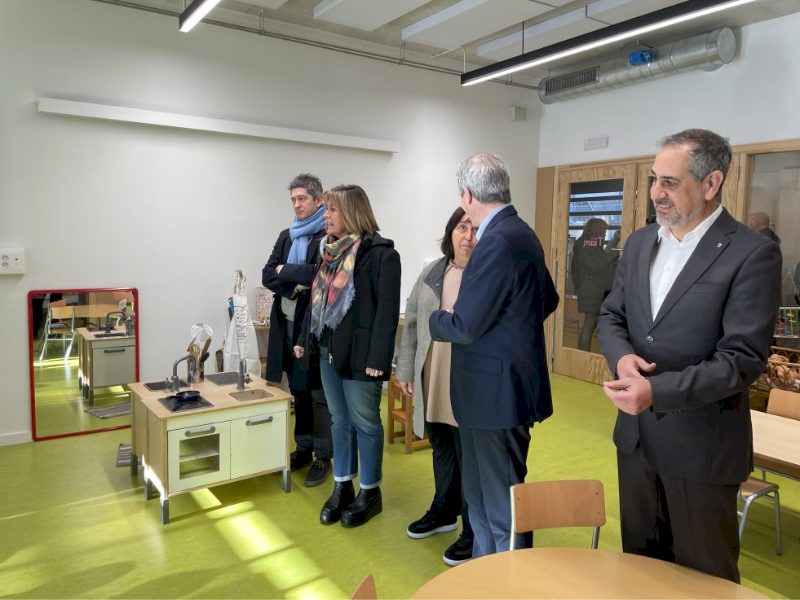 Delegatul Guvernului la Barcelona vizitează facilitățile Cuina Justa și participă la inaugurarea școlii Ernest Lluch