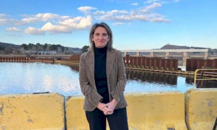 Teresa Ribera vizitează lacul de acumulare Flix după ce a încheiat lucrările de decontaminare din zonă