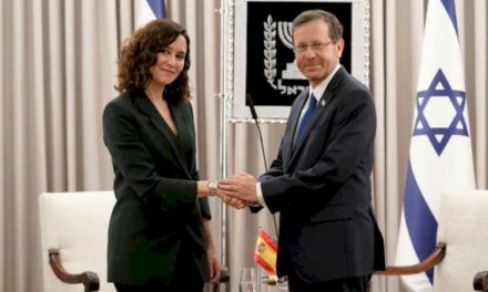 Díaz Ayuso îi transmite lui Herzog că decizia Adei Colau de a rupe cu Israelul nu reprezintă Catalonia sau Spania: „Suntem o țară gazdă”