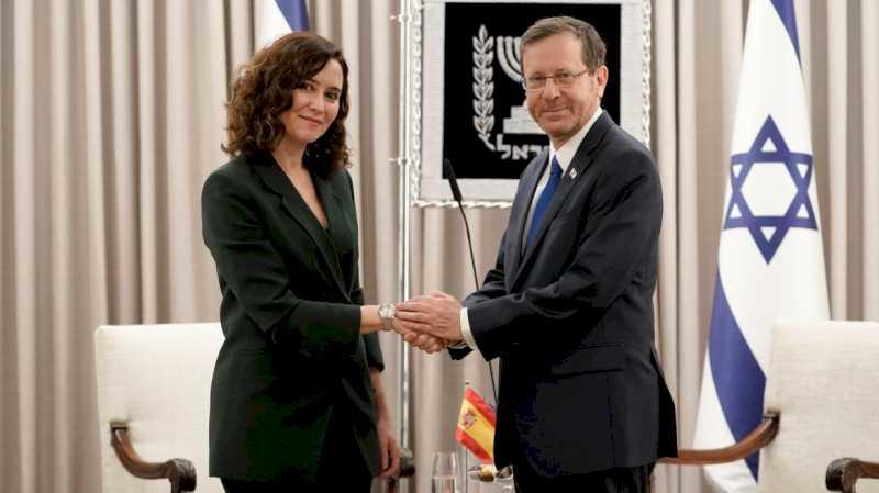 Díaz Ayuso îi transmite lui Herzog că decizia Adei Colau de a rupe cu Israelul nu reprezintă Catalonia sau Spania: „Suntem o țară gazdă”