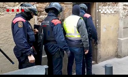Mossos d’Esquadra și Garda Urbană din Barcelona recuperează 224 de telefoane mobile și demontează trei case transformate în puncte de recepție în Barcelona și Hospitalet de Llobregat