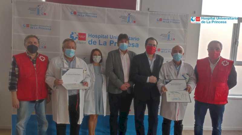 Spitalul de La Princesa și Serviciul său de Pneumologie primesc recunoaștere de la Crucea Roșie pentru colaborarea lor istorică în campaniile umanitare