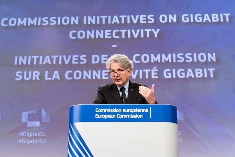 Comisia prezintă noi inițiative care pun bazele transformării sectorului conectivității din UE