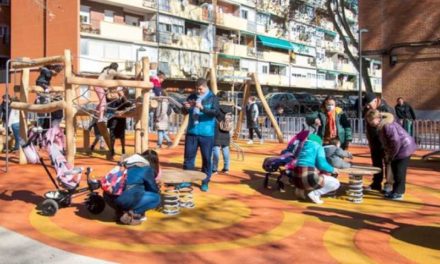 Alcalá – istorica Plaza del Barro se umple de familii pentru a se bucura de jocuri și alte activități