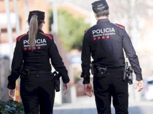 mossos-d’esquadra-se-reafirma-ca-o-politie-cuprinzatoare-si-moderna-prin-propriul-stand-la-mwc-2023,-unde-prezinta-inovatii-tehnologice-precum-camera-de-informatii-sicam