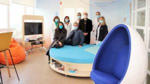 spitalul-clinic-san-carlos-inaugureaza-„cubul-magic”,-un-spatiu-pentru-a-anima-sederea-copiilor-si-adolescentilor.