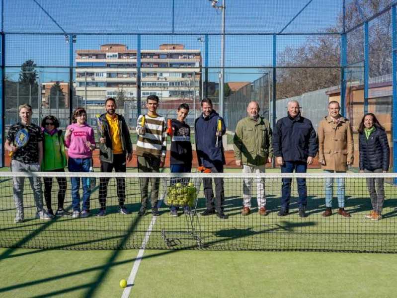 Torrejón – Consiliul Local Torrejón de Ardoz lansează două noi școli gratuite de sport adaptat pentru paddle tenis și activități cu…