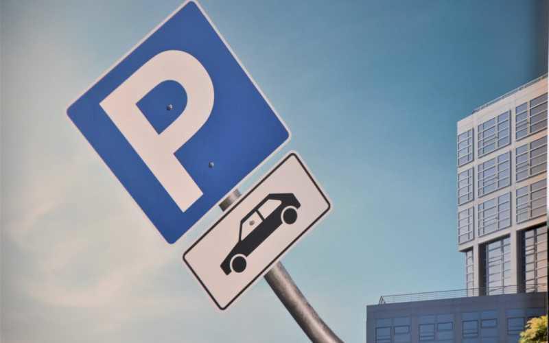 Alcalá – Consiliul Local informează: Aplicația Easypark poate fi folosită de la 1 martie pentru a plăti zona albastră de parcare