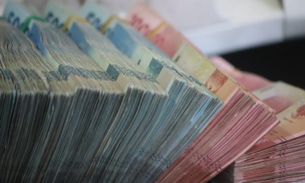O româncă a uitat 9.000 de euro la un supermarket spaniol