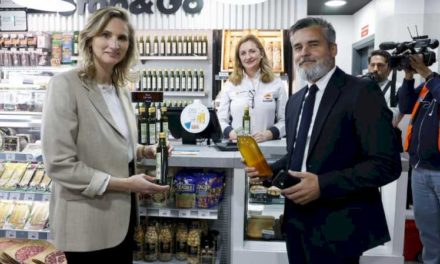 Comunitatea participă la o campanie de încurajare a locuitorilor din Madrid să recicleze uleiul de gătit uzat