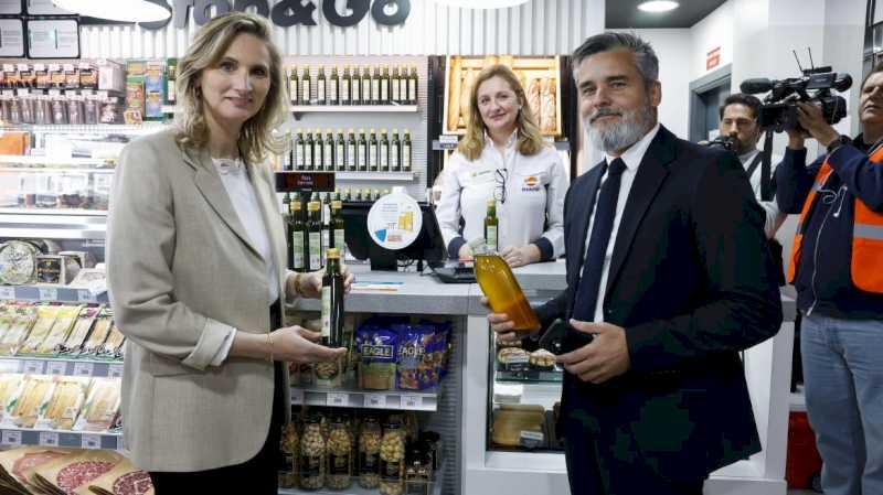 Comunitatea participă la o campanie de încurajare a locuitorilor din Madrid să recicleze uleiul de gătit uzat