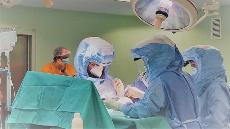 Spitalul public La Paz din Comunitatea Madrid își consolidează programul de chirurgie robotică în proteze de genunchi