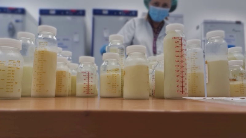 Spitalul 12 de Octubre încurajează femeile care au născut să fie donatoare de lapte să-și mărească rezervele pentru vară