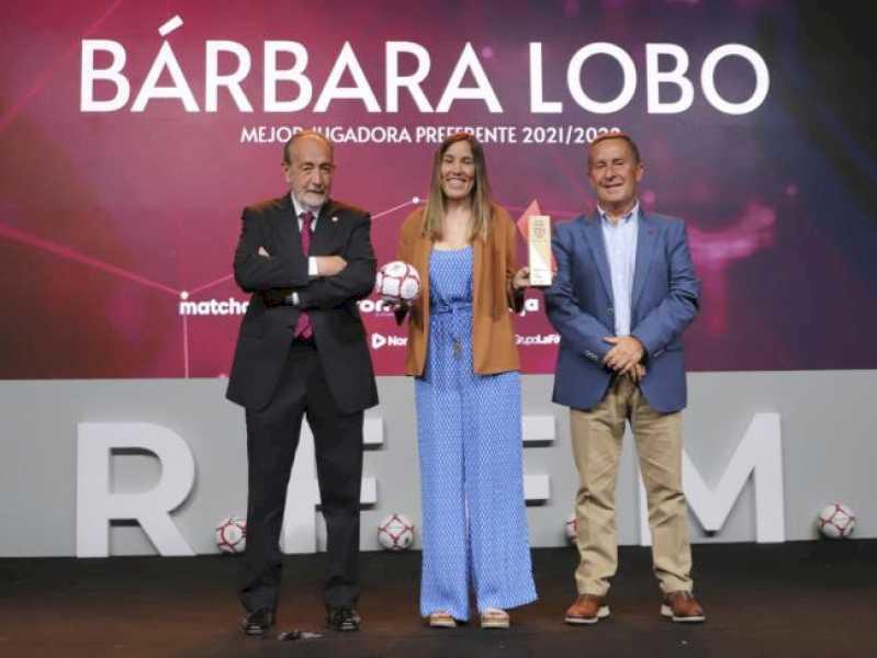 Torrejón – Bárbara Lobo, din Torrejón, premiată la prima gală feminină a Federației Regale de Fotbal din Madrid drept cea mai bună jucătoare Teresa…