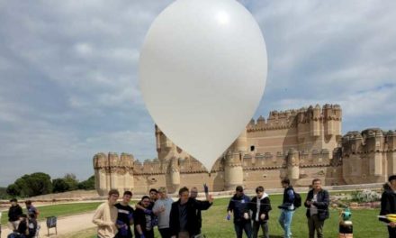 Comunitatea Madrid lansează primul său astronaut din carton într-un balon în cadrul proiectelor aerospațiale STEM
