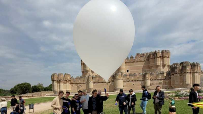 Comunitatea Madrid lansează primul său astronaut din carton într-un balon în cadrul proiectelor aerospațiale STEM