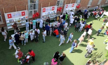Pacienții Spitalului Niño Jesús experimentează Târgul de Carte din Madrid cu o zi înainte de deschiderea sa oficială