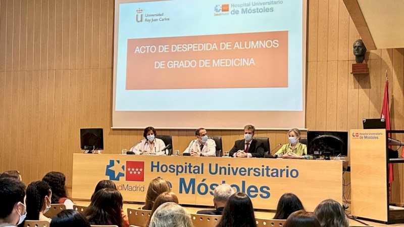 A șasea clasă de Medicină a absolvit Universitatea Rey Juan Carlos formată la Spitalul de Móstoles