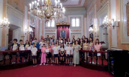 Alcalá – Primarul interimar prezintă premiile celor 3.000 de elevi care participă la programul EducaRoom