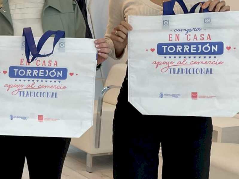 Torrejón – Un total de 297 de companii livrează clienților saci de cumpărături reutilizabile prin campania „Cumpără acasă, cumpără în Torrejón…