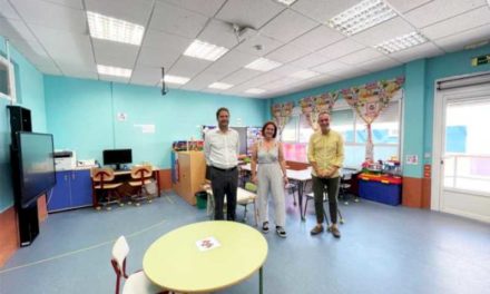 Torrejón – Ignacio Vázquez vizitează noua clasă a școlii La Zarzuela pentru elevii cu nevoi educaționale speciale derivate dintr-un …