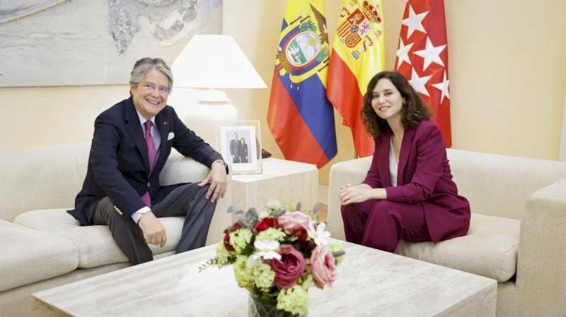 Díaz Ayuso îl primește pe președintele Republicii Ecuador la Oficiul Poștal Regal