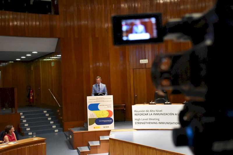 Miñones susține necesitatea de a avea programe de vaccinare omogene și actualizate în întreaga UE