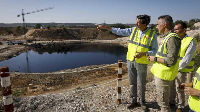 La Comunidad de Madrid ha retirado más de 66.000 toneladas de residuos en las lagunas artificiales de Arganda del Rey