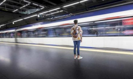 Comunitatea Madrid extinde instalarea sistemului de ghidare vocală la toate stațiile de pe linia 8 de metrou