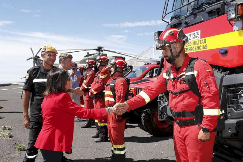 Ministrul Apărării apreciază munca în echipă și coordonarea UME în incendiul din Tenerife