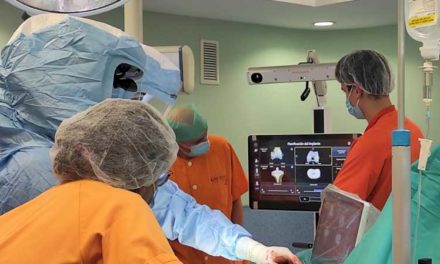 Spitalul Universitar din Fuenlabrada realizează peste 70 de implanturi de proteză de genunchi cu un sistem inovator de chirurgie robotizată