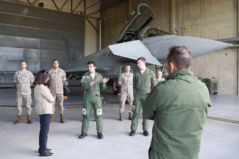 Robles vizitează detașamentele spaniole din Estonia și evidențiază misiunea acestora în cadrul NATO