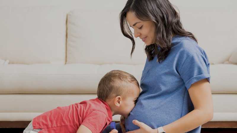 Comunitatea Madrid oferă îngrijire cuprinzătoare în centre rezidențiale mamelor însărcinate cu copii sub șase ani