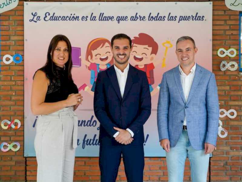 Torrejón – Primarul, Alejandro Navarro Prieto, vizitează școala Gabriel y Galán care predă primul ciclu de Educație timpurie de la 0 la…