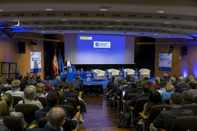 Díaz semnează Declarația de la Barcelona, ​​prima convenită cu agenții sociali europeni și Comisia Europeană din 2016