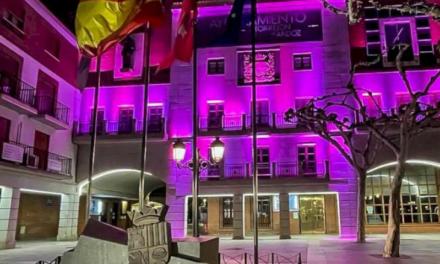 Torrejón – Torrejón de Ardoz vopsește fațada Primăriei în roz, alăturându-se Zilei Mondiale împotriva Cancerului de Sân în semn de sprijin…