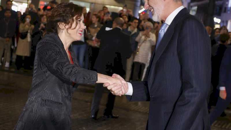 Díaz Ayuso o însoțește pe Majestatea Sa Regele la cina de gală cu ocazia deschiderii congresului Global Mobility Call