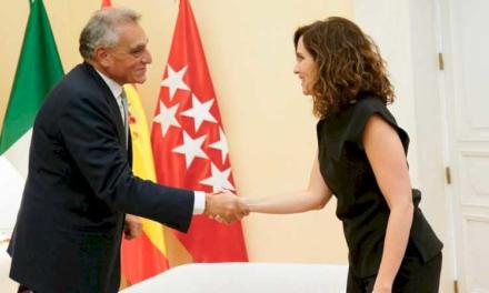 Díaz Ayuso se întâlnește cu ambasadorul Italiei în Spania pentru a consolida colaborarea în chestiuni economice și culturale cu țara mediteraneană