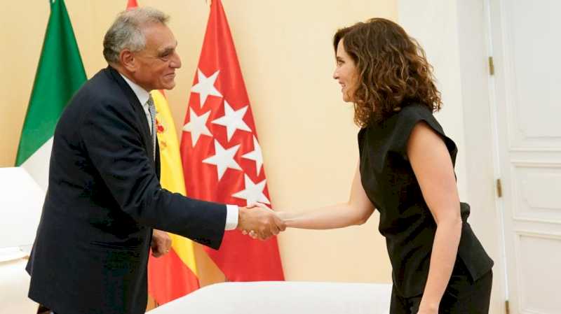 Díaz Ayuso se întâlnește cu ambasadorul Italiei în Spania pentru a consolida colaborarea în chestiuni economice și culturale cu țara mediteraneană