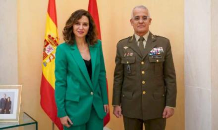 Díaz Ayuso îl primește pe generalul-maior Joaquín Broch Hueso, numit comandant militar al Madridului în martie trecut