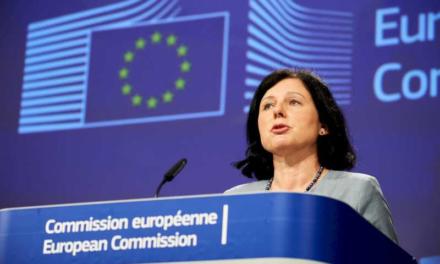 Vicepreședinta Comisiei Europene pentru valori și transparență, Věra JOUROVÁ, efectuează o vizită oficială în România
