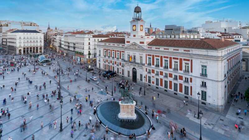 Pe 31 octombrie, Comunitatea Madrid sărbătorește depunerea jurământului Prințesei la Puerta del Sol, cu oficiul poștal regal decorat pentru acest eveniment istoric.