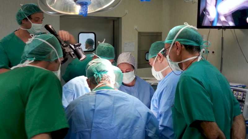 Un rezident chirurgical la Spitalul del Henares, premiat la Congresul European pentru Hernia