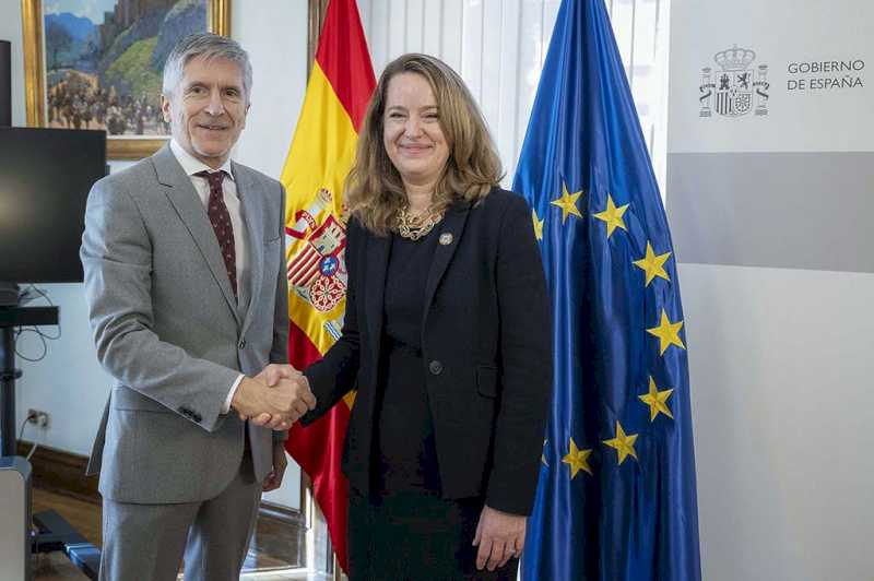 Grande-Marlaska reafirmă angajamentul Spaniei față de „migrația sigură, ordonată și regulată”