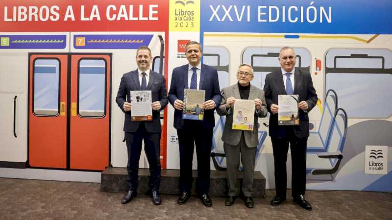 Comunitatea Madrid va instala 7.200 de viniluri cu fragmente literare în metrou și autobuze pentru a sărbători o nouă ediție a Libros a la Calle